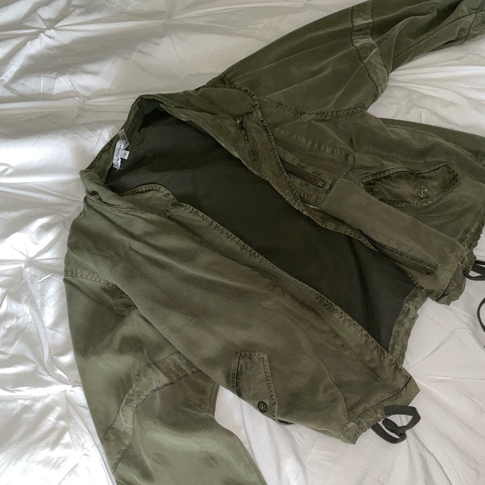 Green Jacket💚🧥 - Picture 2 of 5